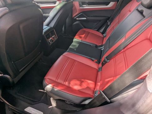 Used 2024 Porsche Cayenne S image 17