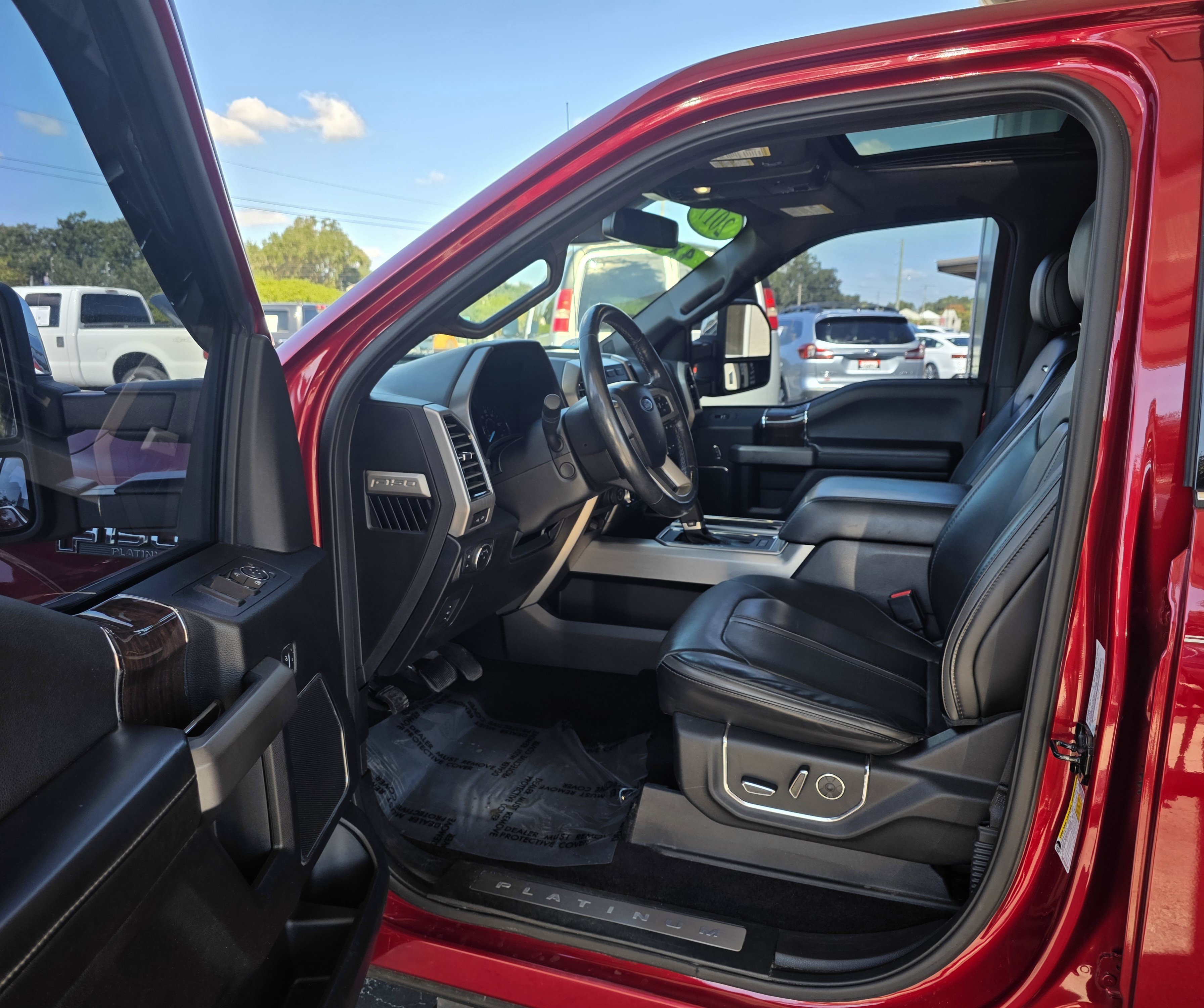 Used 2017 Ford F150 Platinum w/ Equipment Group 701A Luxury AWD/4WD image 13