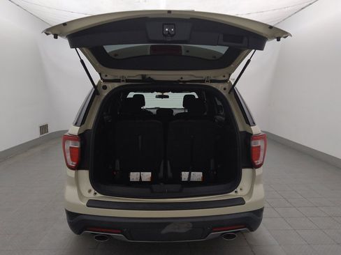 Used 2018 Ford Explorer XLT FWD image 29