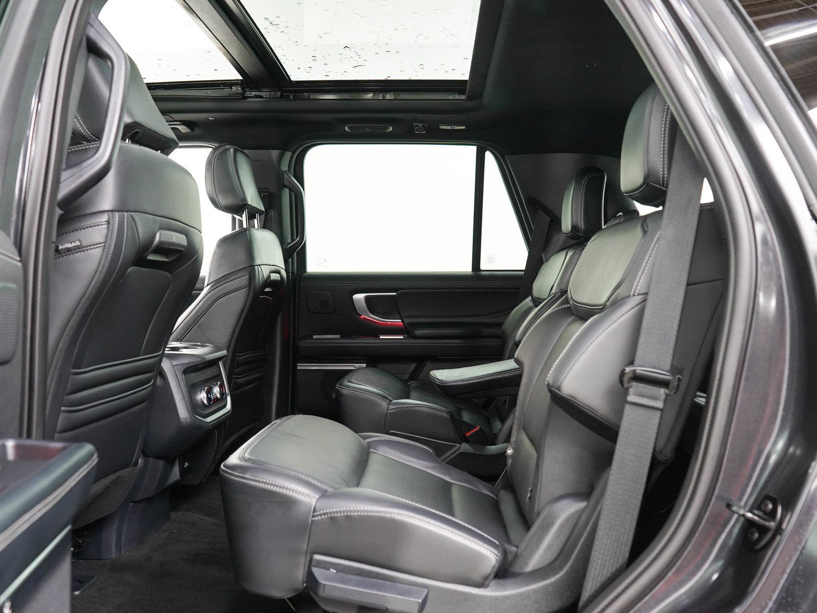Used 2025 Ford Expedition Platinum w/ Stealth Performance Package AWD/4WD image 16