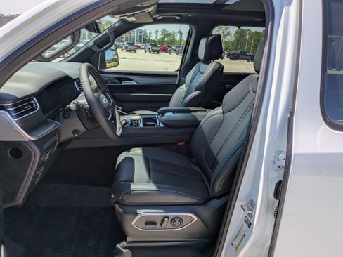 New 2026 Jeep Grand Wagoneer Limited AWD/4WD image 10