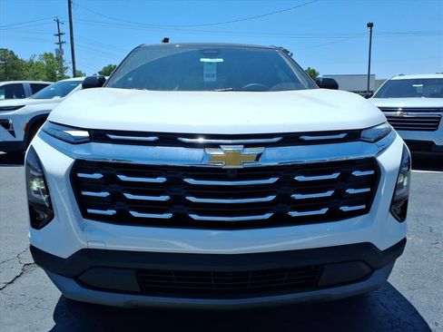 New 2026 Chevrolet Equinox LT w/ Convenience Package II FWD image 9