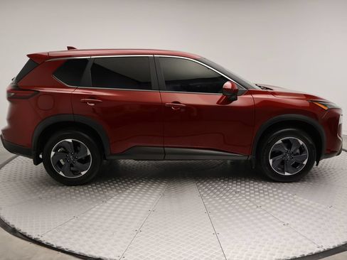 Used 2025 Nissan Rogue SV FWD image 7