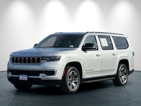 Used 2023 Jeep Wagoneer L 4WD w/ Premium Group I image 8