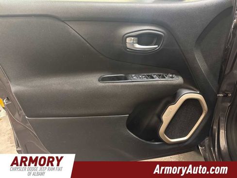 Used 2016 Jeep Renegade Latitude image 7