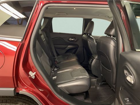 Used 2019 Jeep Cherokee Limited w/ Luxury Group AWD/4WD image 25