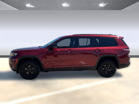 Used 2024 Jeep Grand Cherokee L Laredo AWD/4WD image 2