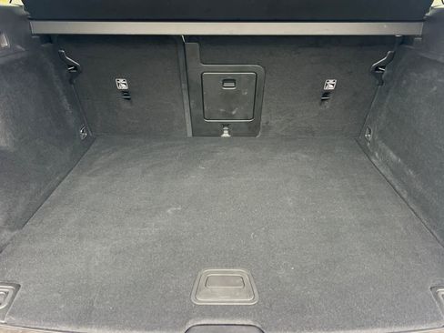 Used 2023 Volvo XC60 B5 Plus image 17