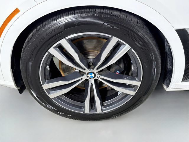 Used 2026 BMW X7 xDrive40i w/ M Sport Package AWD/4WD image 33