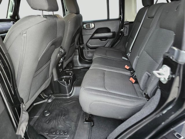 Used 2020 Jeep Wrangler Unlimited Sahara AWD/4WD image 20