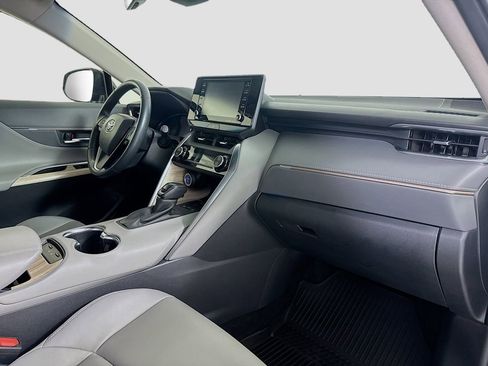 Used 2022 Toyota Venza XLE image 27