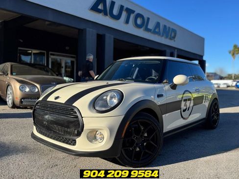 Used 2019 MINI Cooper 2-Door Hardtop w/ Signature Upholstery Package FWD image 1