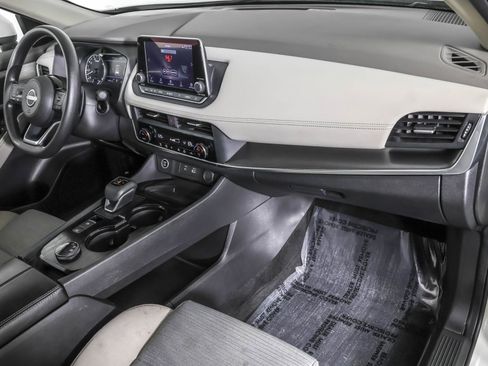 Used 2023 Nissan Rogue SV image 43