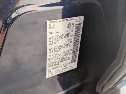 Used 2025 Nissan Pathfinder Platinum w/ Black Appearance Package FWD image 40