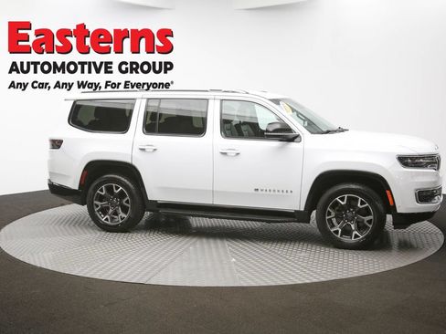 Used 2023 Jeep Wagoneer Series III w/ Preferred Equipment Group RWD image 44