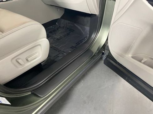 Used 2019 Toyota Highlander XLE AWD/4WD image 34