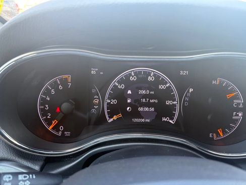 Used 2020 Jeep Grand Cherokee Altitude RWD image 22