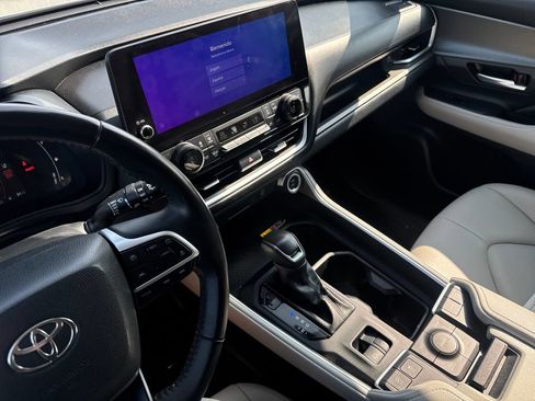 Used 2024 Toyota Grand Highlander AWD image 21