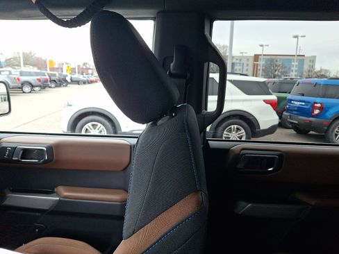 Certified 2022 Ford Bronco Outer Banks w/ Sasquatch Package image 16