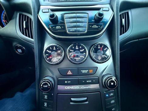 Used 2015 Hyundai Genesis 3.8 image 12