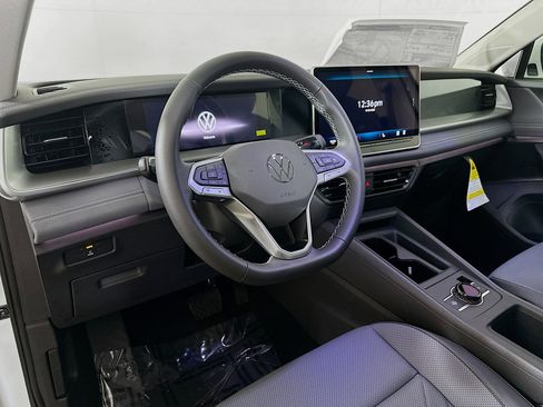 New 2025 Volkswagen Tiguan SE image 9