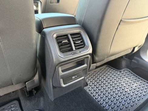 Used 2022 Volkswagen Taos SEL AWD/4WD image 28