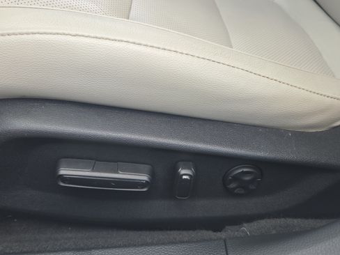 Used 2018 Honda Accord Touring image 10