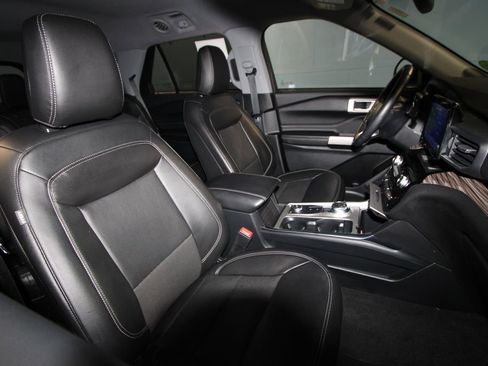 Used 2022 Ford Explorer Limited w/ Equipment Group 301A image 25