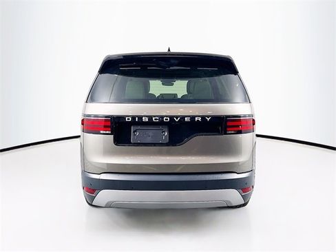 Used 2024 Land Rover Discovery S image 6