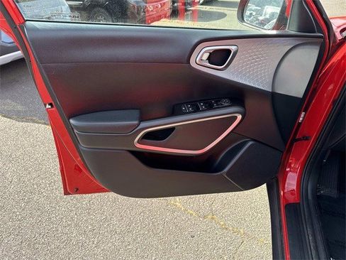 Certified 2023 Kia Soul LX w/ LX Technology Package image 13