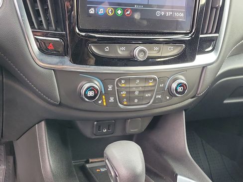 Used 2023 Chevrolet Traverse LT image 27