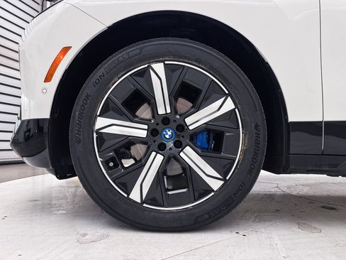 Used 2023 BMW iX xDrive50 w/ Sport Package image 13