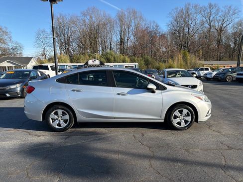 Used 2018 Chevrolet Cruze LS image 6
