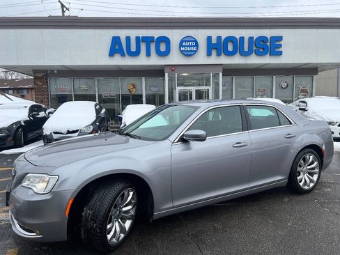 Used 2017 Chrysler 300 Limited image 7