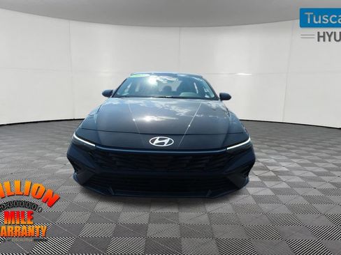 Used 2025 Hyundai Elantra SEL FWD image 2