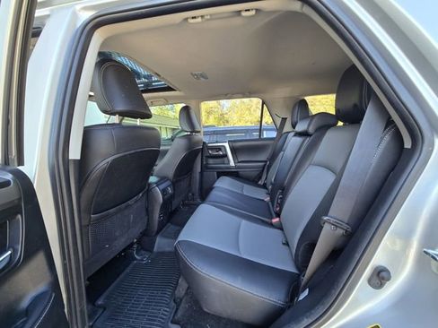 Used 2018 Toyota 4Runner SR5 Premium image 8