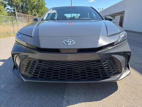 Used 2025 Toyota Camry SE AWD/4WD image 7
