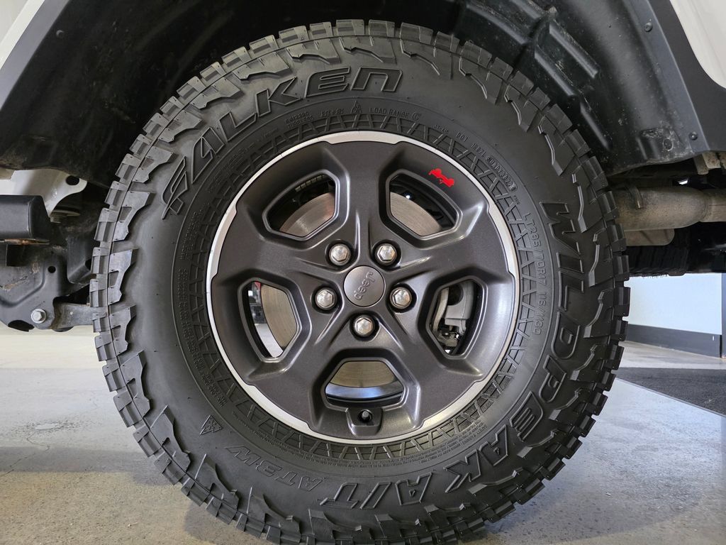 Used 2023 Jeep Gladiator Rubicon w/ LED Lighting Group AWD/4WD image 26