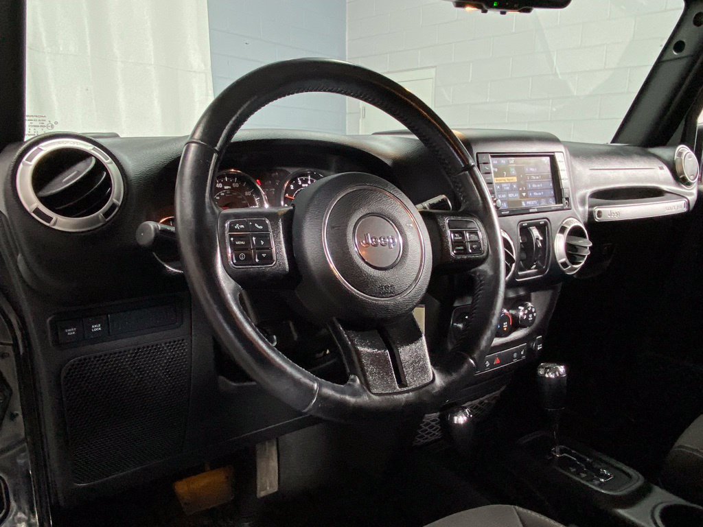 Used 2018 Jeep Wrangler Unlimited Rubicon w/ Cold Weather Group AWD/4WD image 18
