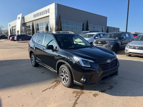 Used 2023 Subaru Forester Premium image 10