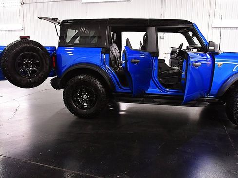 Used 2025 Ford Bronco Badlands image 32