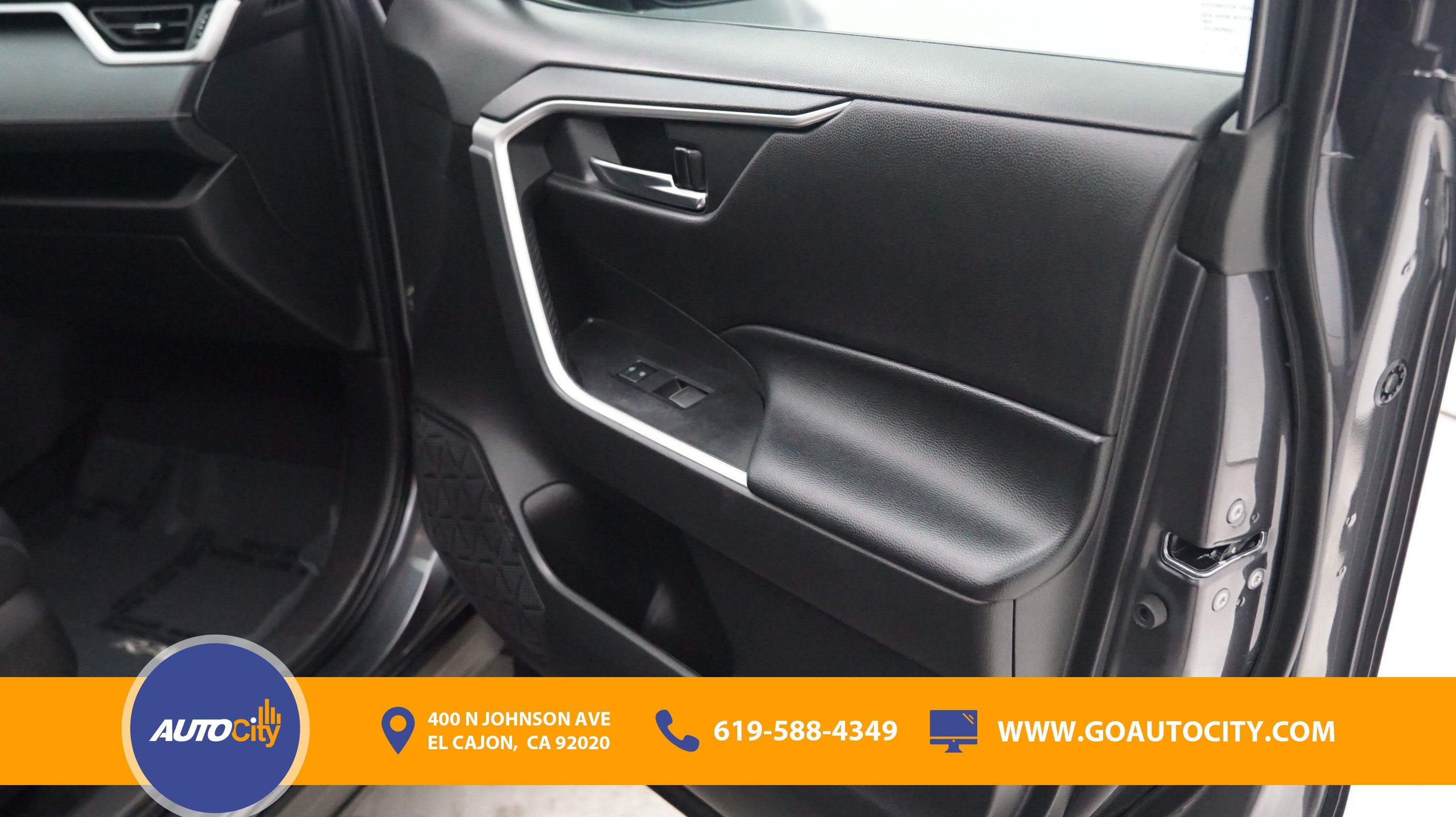 Used 2022 Toyota RAV4 XLE Premium AWD/4WD image 16