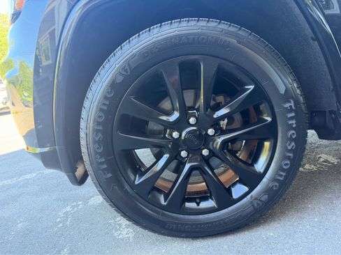 Used 2018 Jeep Grand Cherokee Altitude AWD/4WD image 13