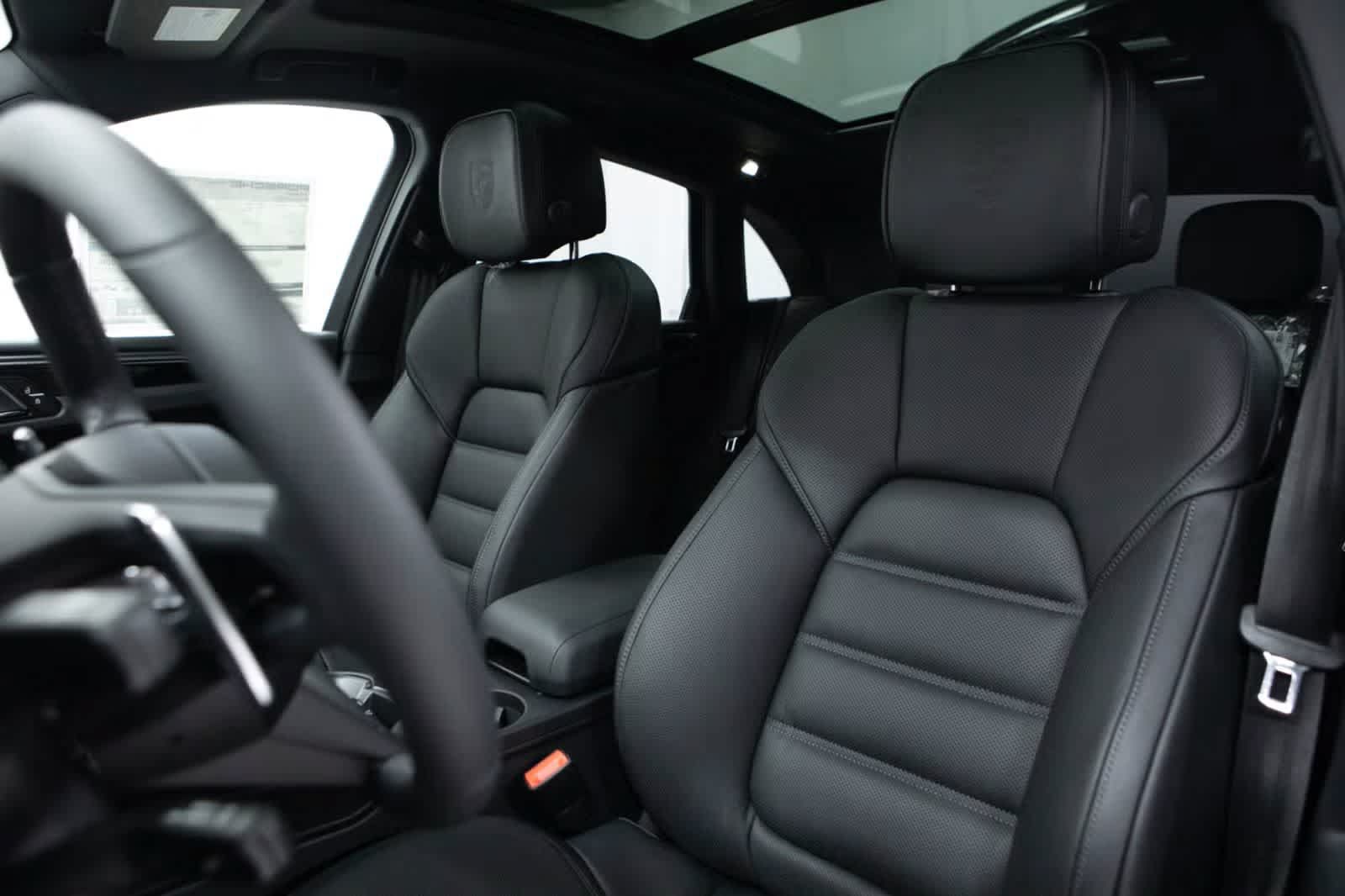 Certified 2026 Porsche Macan S AWD/4WD image 5