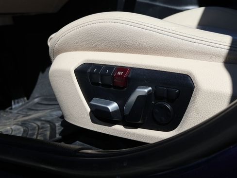 Used 2017 BMW 330i Sedan w/ Premium Package image 19