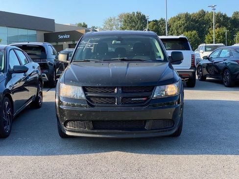 Used 2020 Dodge Journey SE w/ SE Popular Equipment Group FWD image 2