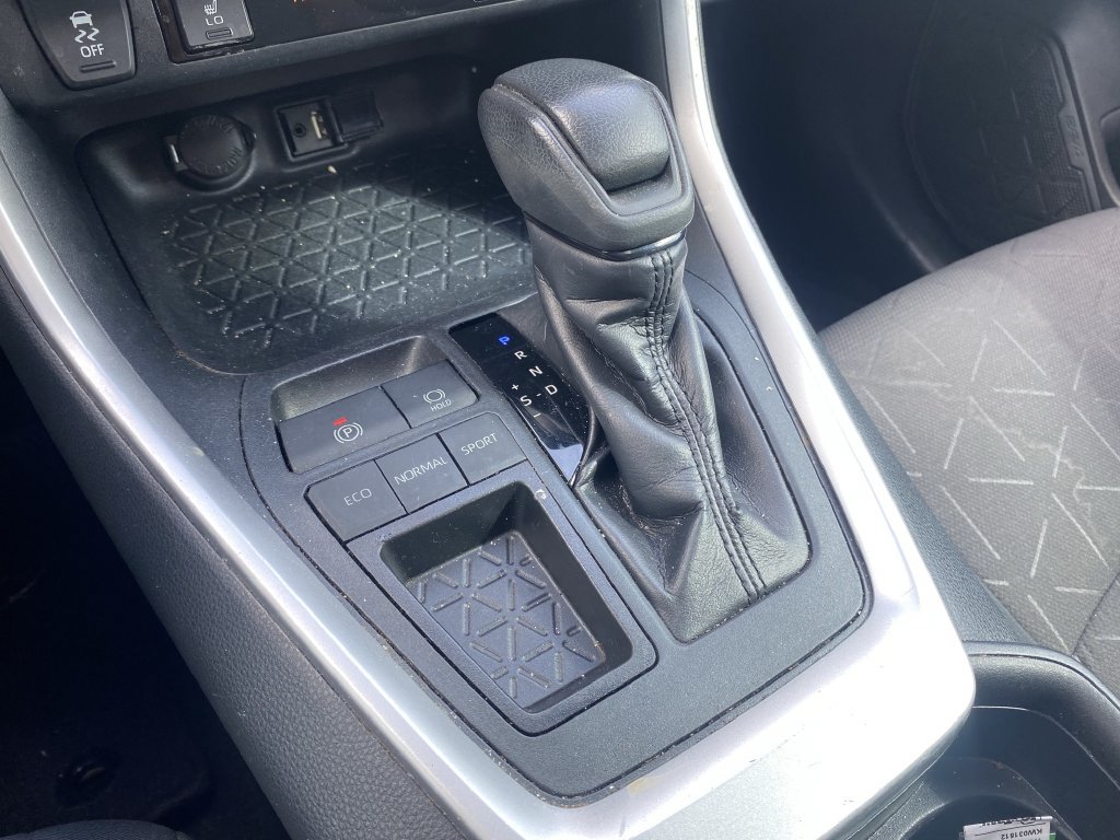 Used 2019 Toyota RAV4 XLE w/ Convenience Package FWD image 10