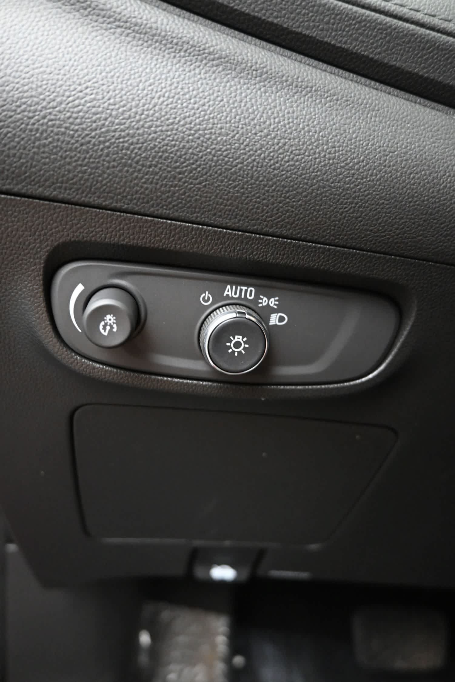Used 2025 Buick Encore GX Sport Touring w/ Advanced Technology Package AWD/4WD image 27