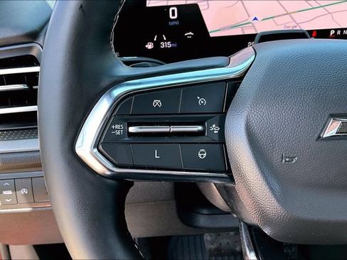 Used 2024 Chevrolet Traverse LT w/ Enhanced Driving Package FWD image 11