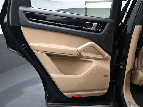 Certified 2021 Porsche Cayenne Coupe AWD/4WD image 13